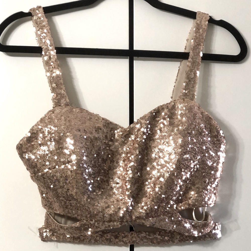 Sequence cut out crop top